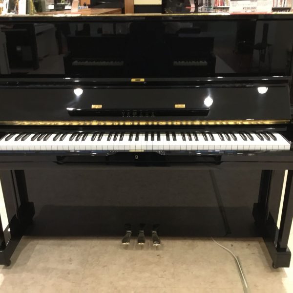【中古】YAMAHA・U1A<br />
販売価格￥418,000<br />
高さ121cmのスタンダードなアップライトピアノ。人気のUシリーズの中でもU1Aは初級者から中上級者まで幅広い層に高く評価されているロングセラーのモデル！