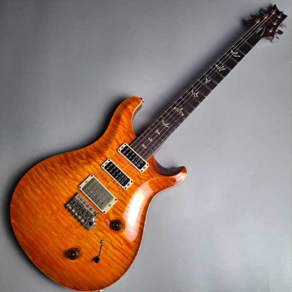 【中古】Paul Reed Smith STUDIO 10 TOP【2012年製】<br />
税込販売価格￥538,200<br />
美しい杢目の10TOP！ミニハムバッカーをフロントとセンターに搭載し、コイルタップも実装したオールマイティモデル！レアカラー！