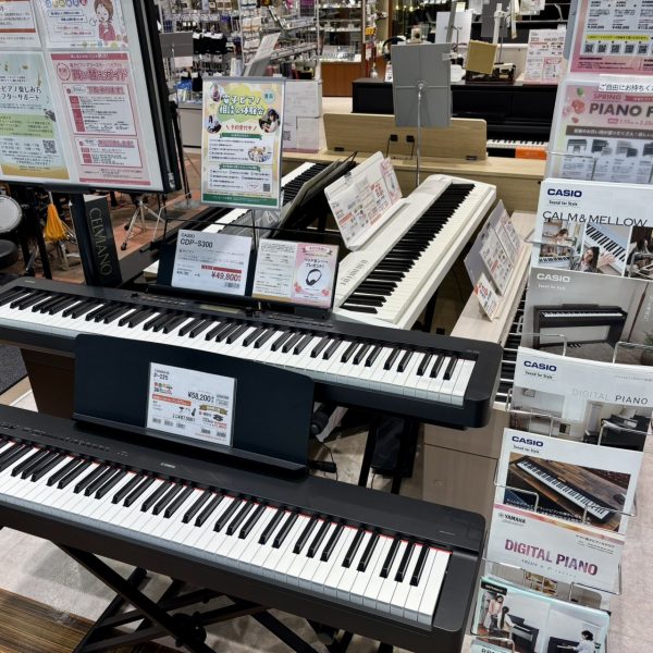 コンパクトな卓上ピアノも多数展示！