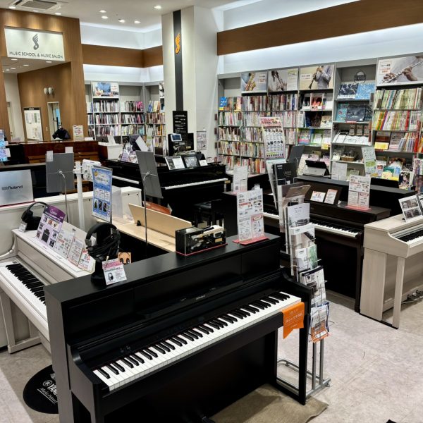 各メーカーの電子ピアノをお試しいただけます！メーカー、価格帯ともに充実のラインナップ！