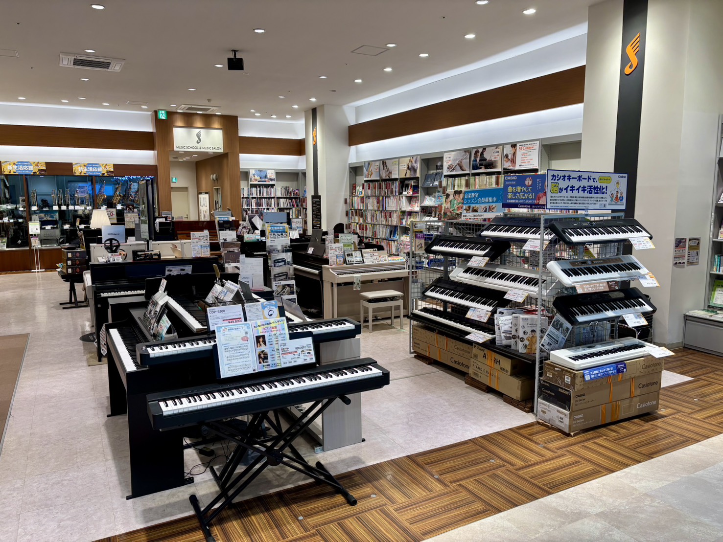 入門モデル～ハイエンドクラスまで、人気かつ厳選した電子ピアノを多数展示！ ヤマハ、ローランド、カワイ、カシオと各メーカー取り揃えており、実際に見て、触って、音を出して、各機種をご体感いただくことができます。 また、店頭にない商品についてもお取り寄せできますので、ご遠慮なくお申し付けください。 「まず [&hellip;]