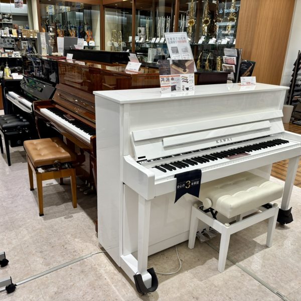 アップライトピアノもあります！電子ピアノと比べてみるのもいいですよね！