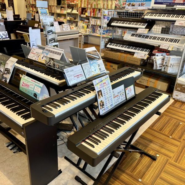 コンパクトな卓上ピアノも多数展示！