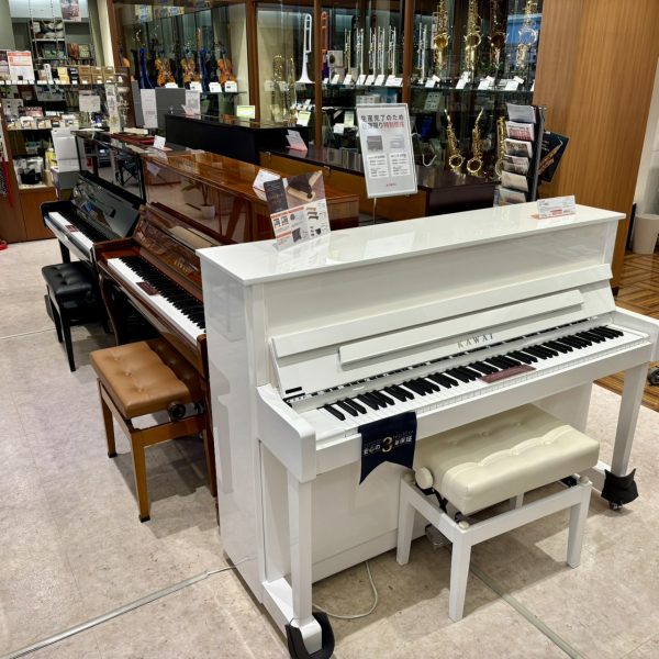アップライトピアノもあります！電子ピアノと比べてみるのもいいですよね！