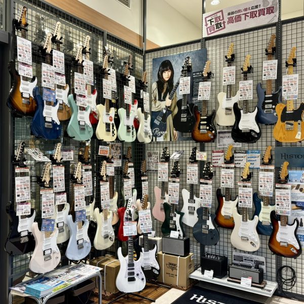 エレキコーナーの入り口には入門者にお勧めのエレキギターが！