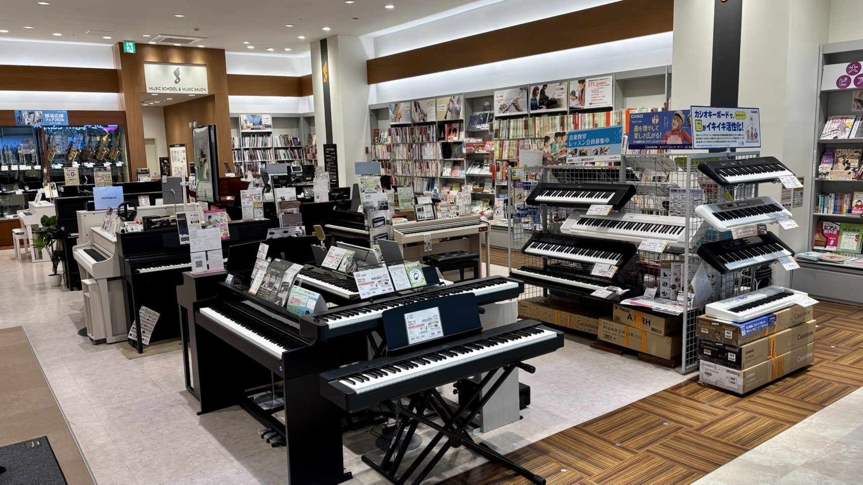 入門モデル～ハイエンドクラスまで、人気かつ厳選した電子ピアノを多数展示！ ヤマハ、ローランド、カワイ、カシオと各メーカー取り揃えており、実際に見て、触って、音を出して、各機種をご体感いただくことができます。 また、店頭にない商品についてもお取り寄せできますので、ご遠慮なくお申し付けください。 「まず [&hellip;]