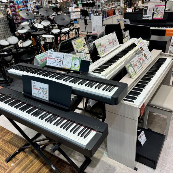 コンパクトな卓上ピアノも多数展示！