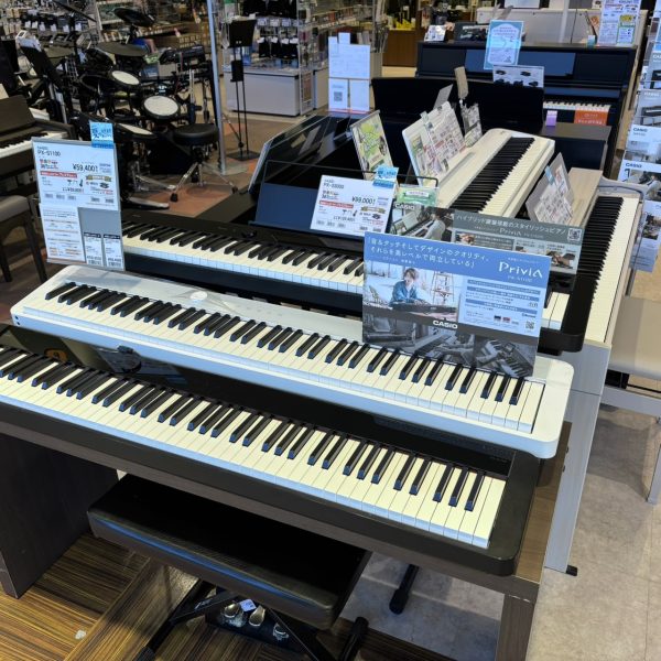 コンパクトな卓上ピアノも多数展示！