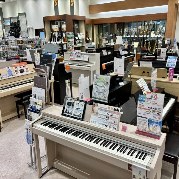 各メーカーの電子ピアノをお試しいただけます！メーカー、価格帯ともに充実のラインナップ！