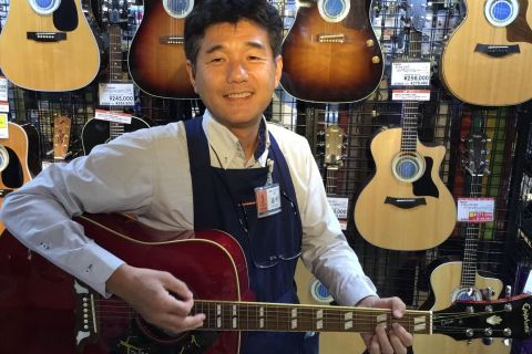 スタッフ写真 店長 畠中 竜伸