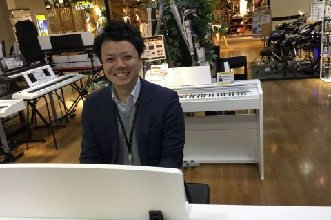 スタッフ写真 ピアノインストラクター 町田 慶太