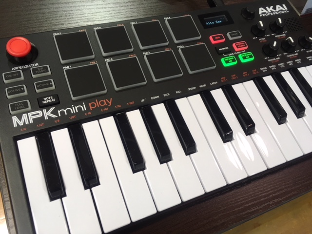 AKAI「MPK Mini Play」！音源＆スピーカー付きの超便利なMIDI