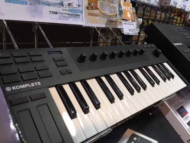 「KOMPLETE KONTROL M32」入荷！ちょうどいいサイズ感と抜群の使い勝手！