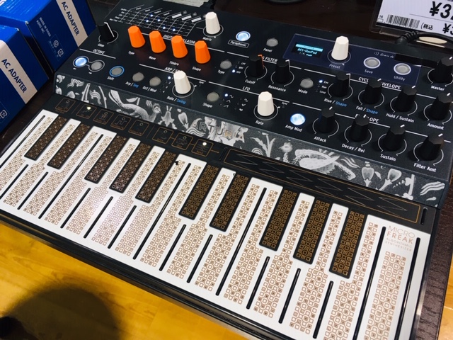 *これがMICROFREAK！！！！ こんにちは、シンセ担当の新井です！ ARTURIAの「MICROFREAK」がついに発売！The NAMM SHOW 2019で発表された中で、個人的に最も気になっていたモデル！とにかくまずは動画をご覧ください… [!!＼ひと際異彩を放つ、存在感バツグンのルック […]