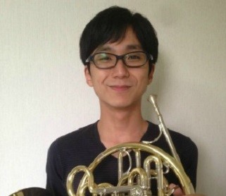 *持永　芳裕（もちなが　よしひろ）　担当曜日:木曜日 *講師プロフィール 桐朋学園大学卒業。同大学研究科修了。国際ホルン協会シンポジウム、イタリア生活文化交流協会ホルン講習会に参加。ホルンを根岸伊智朗、猶井正幸の各氏に師事。草津音楽アカデミーにてベルリンフィル首席シュテファンドール氏に師事。 *何歳 [&hellip;]