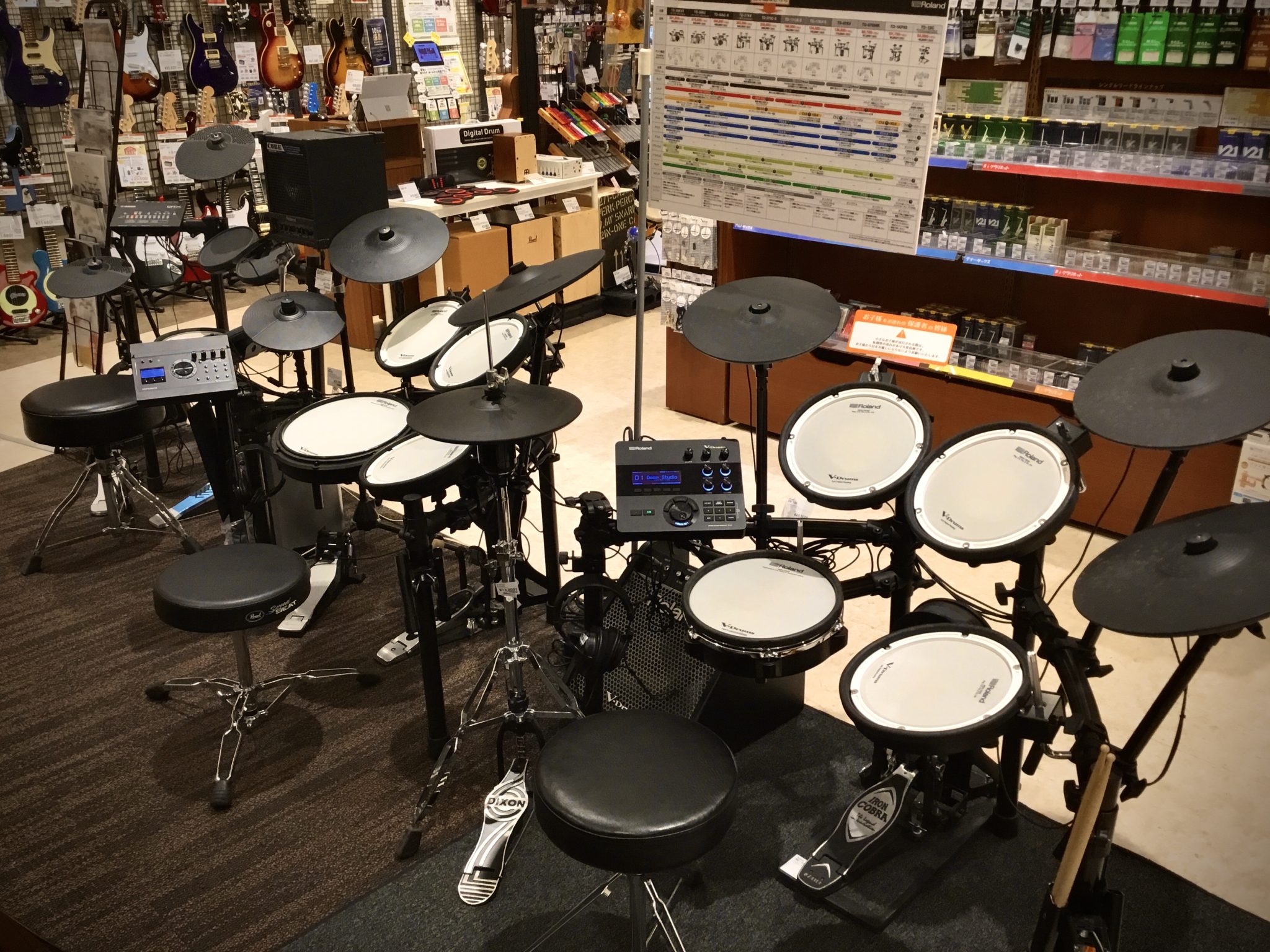 電子ドラムコーナー展示品紹介 パサージオ西新井店では、数種類の電子ドラムが展示されております。 打感がよりアコースティックドラムに近いモデル、打撃音が軽減されているモデル、よりコンパクトなモデルなど。 実際に叩いてお試しいただけますので、お悩みいただいている方はまずはご来店ください！ CONTENT […]