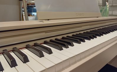 【2026年最新比較】10万円台で選ぶ後悔しない電子ピアノ。ピアノ専門スタッフが「今」おすすめしたい厳選2機種！