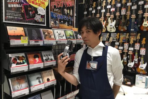 スタッフ写真 ドラム・デジタル・ギターアクセサリー・シマレコ 竹光