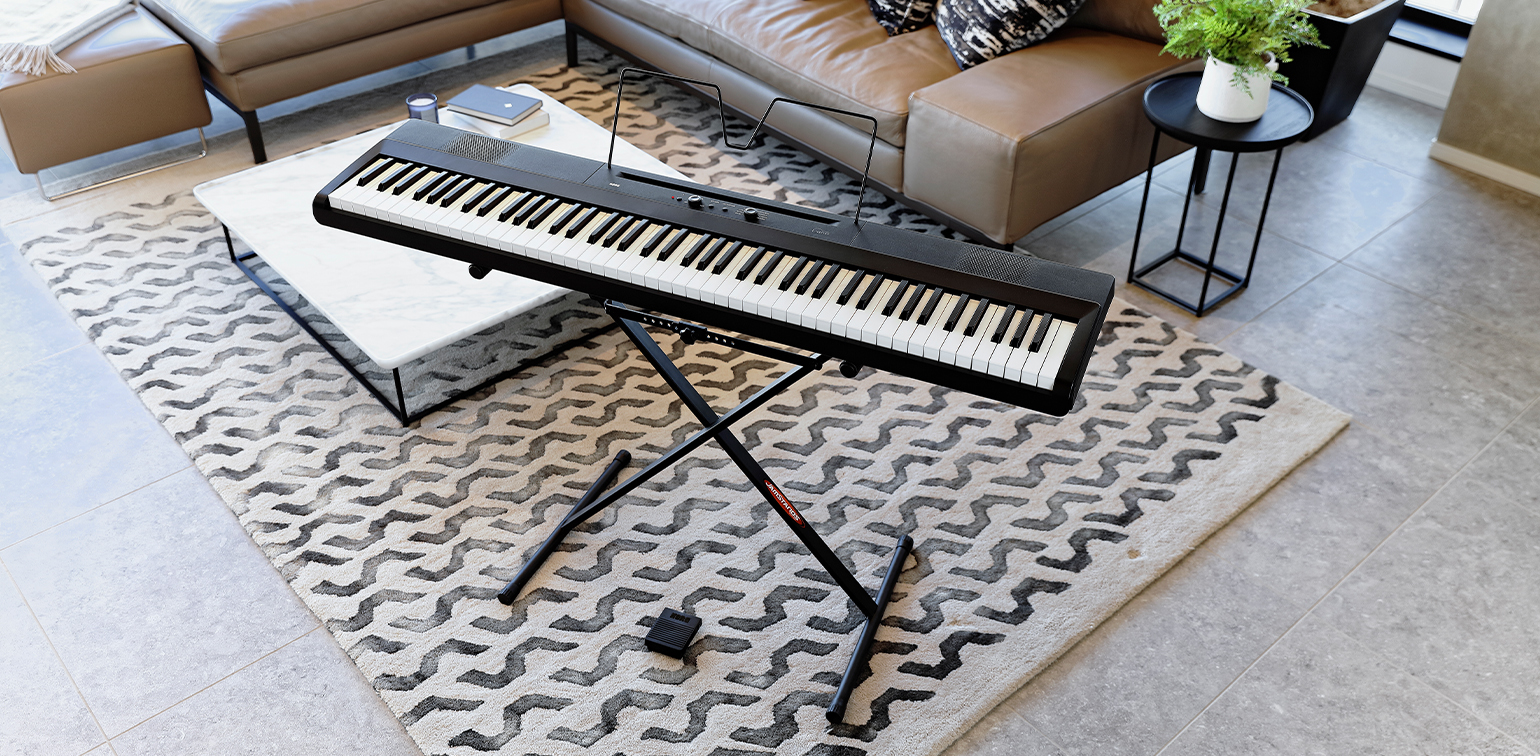 Love Piano, Love Liano. ピアノがある生活をイメージしてみましょう。すぐそばにピアノがあるだけで毎日楽しい気分になれる。やっぱり音楽っていいな、ピアノっていいな。でも、うちに置くには大きいし重いしどうしよう。そんな迷いを吹き飛ばす軽量でスリムなピアノができました。音楽とピアノを […]