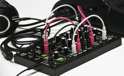 源を入れればすぐに本格的なモジュラーシンセシスが楽しめる、小型セミモジュラー・シンセサイザーMake Noise 『0-Coast』登場！【島村楽器イオンモール直方店】