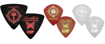 ESPからVersailles(HIZAKI、TERU、MASASHI) のニューピックが登場します。 結成15周年を迎えるVersaillesのギタリストHIZAKI、TERU、ベーシストMASASHIのピックです。 CONTENTSお問い合わせ直方店SNSお問い合わせ 直方店SNS ■直方店yo […]