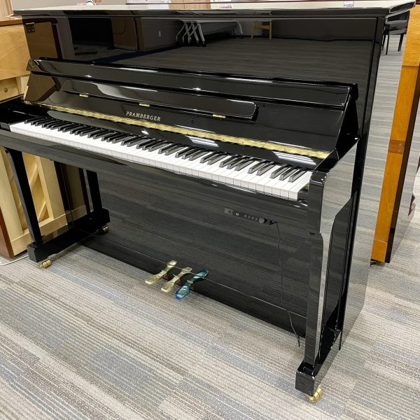 PRAMBERGER　PV115<br />
高さ115cmと小型ながら豊かな響きと表現力に優れています。<br />
<br />
￥528,000(税込)