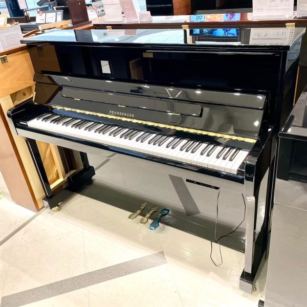 PRAMBERGER　PV115<br />
高さ115cmと小型ながら豊かな響きと表現力に優れています。<br />
消音ユニット(RB-9000)付き。<br />
<br />
690,800(税込) ➡ ￥638,000(税込)<br />
※展示品特価