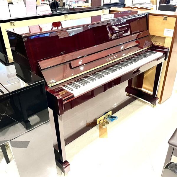 KAWAI　K-114SN<br />
高さ113cm<br />
鍵盤の指触りの良さと、輪郭のはっきりしたサウンドを持つピアノ。<br />
<br />
￥663,000(税込) ➡ ￥614,300(税込)<br />
※展示品特価