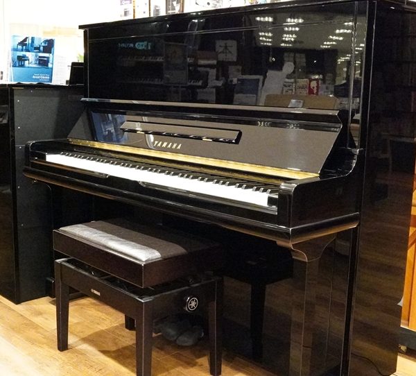YAMAHA　U30A（1993年製）<br />
高さ131cm<br />
￥572,000(税込)