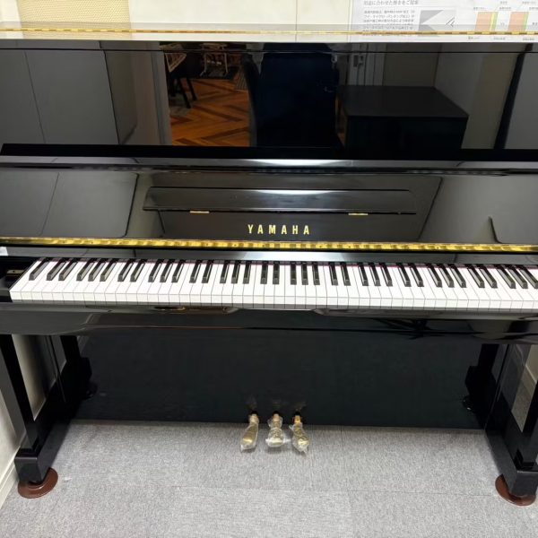 YAMAHA　U100（1995年製）<br />
高さ121cm<br />
<br />
￥514,800(税込)