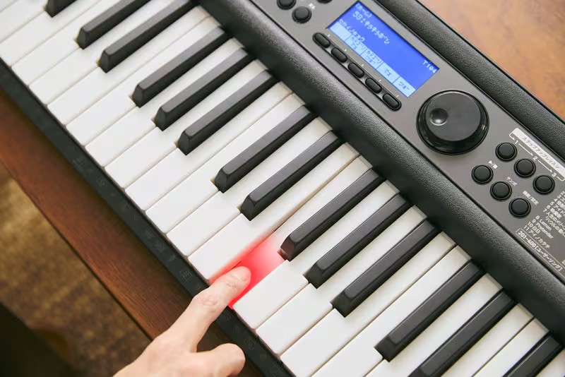 指一本でも弾けて、すぐに音楽の楽しさに出会える［らくらくモード］