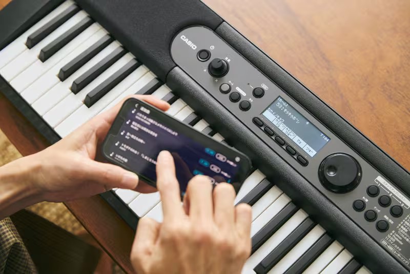 ダウンロードした曲を、光ナビゲーションで演奏できる