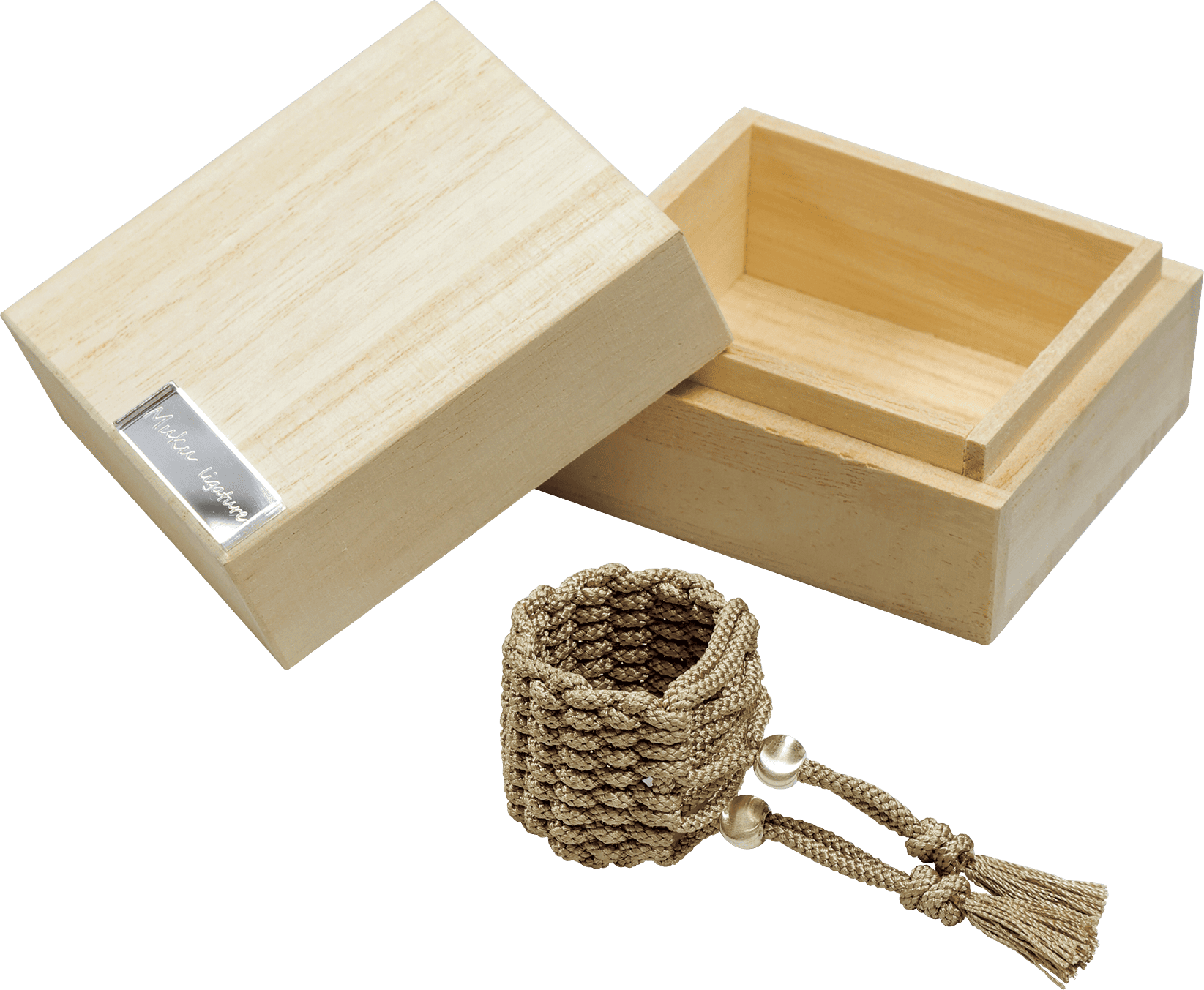 CONTENTSMuku リガチャー(MADE IN KYOTO)絹糸 組み方の違い直方店 展示ラインナップ(アルト／B♭クラリネット用)FAQ担当者紹介Muku リガチャー(MADE IN KYOTO) Mukuリガチャーは、大正十年創業の老舗紐屋が手掛ける、最高品質の絹紐リガチャーです。絹本来の [&hellip;]