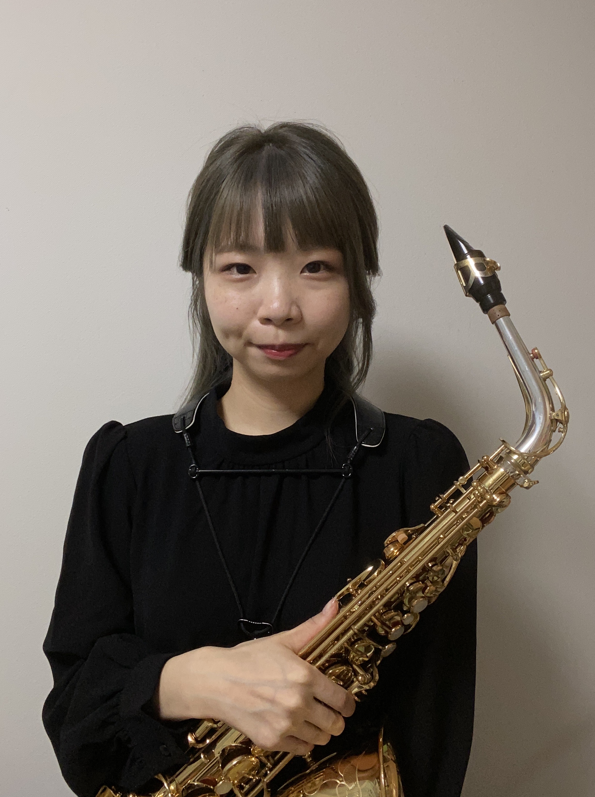 CONTENTS講師プロフィールコメント体験レッスンスケジュールお問合せ講師プロフィール コメント サックスはどんなジャンルでも活躍できるとてもかっこいい楽器です！ 技術面から表現方法まで、具体的で分かりやすいサポートを目標にレッスンしています。 一緒にサックスを楽しみましょう！ 体験レッスンスケジ […]