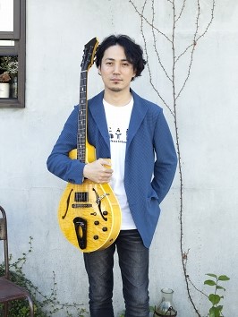エレキギター・アコースティックギター・キッズギター・ウクレレ科講師露木 達也