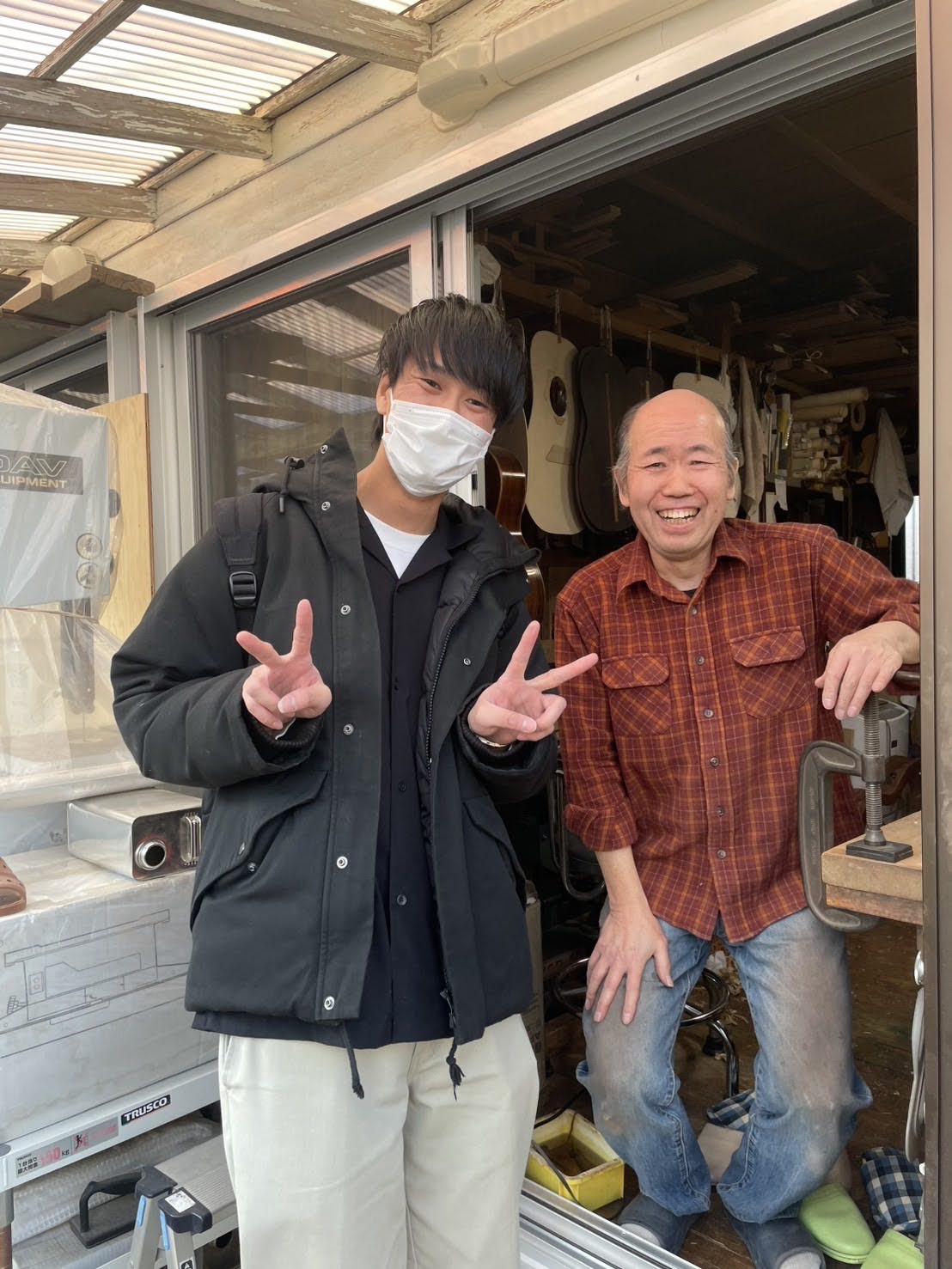こんにちは！ 島村楽器ダイナシティ小田原店のアコースティックギター担当 石岡です！ 今回はとある企画のために東京都町田市にある“小林一三工房”へ訪問してきました。 小林一三　氏 今ではクラシックギター製作家として有名ですが、過去には茶位工房を経て独立を行い、数多くの世界有名ブランドギターの製作されて […]