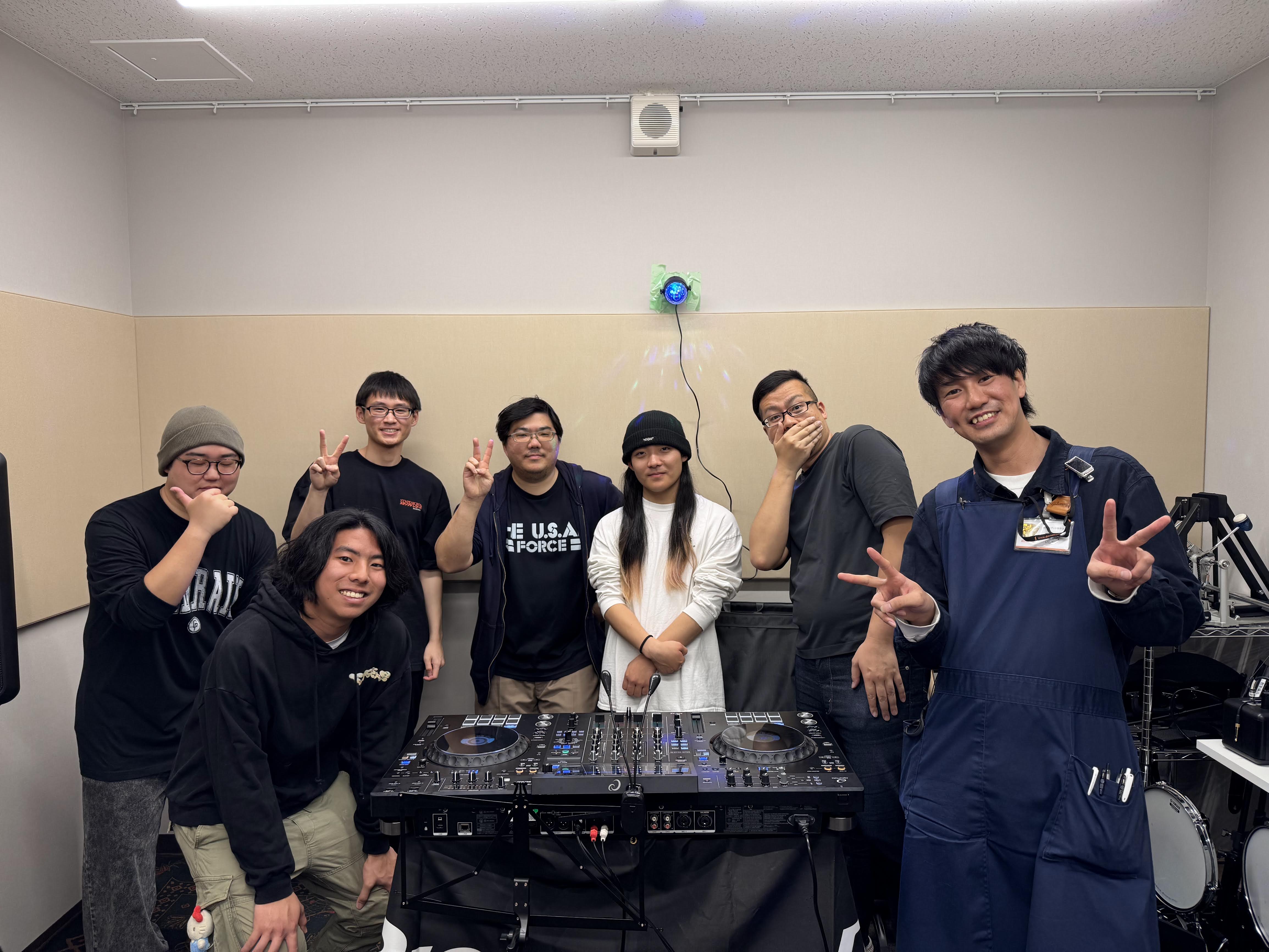 こんにちは！DJ担当石岡です！ 今回は 4/24（日）に島村楽器ダイナシティ小田原店で行われた第7回 Club ODAWARA の様子をレポートしていきます！ CONTENTS使用機材参加DJの方々御挨拶Club ODAWARA に参加してみませんか？使用機材 使用した機材はXDJ-XZからパワーア […]