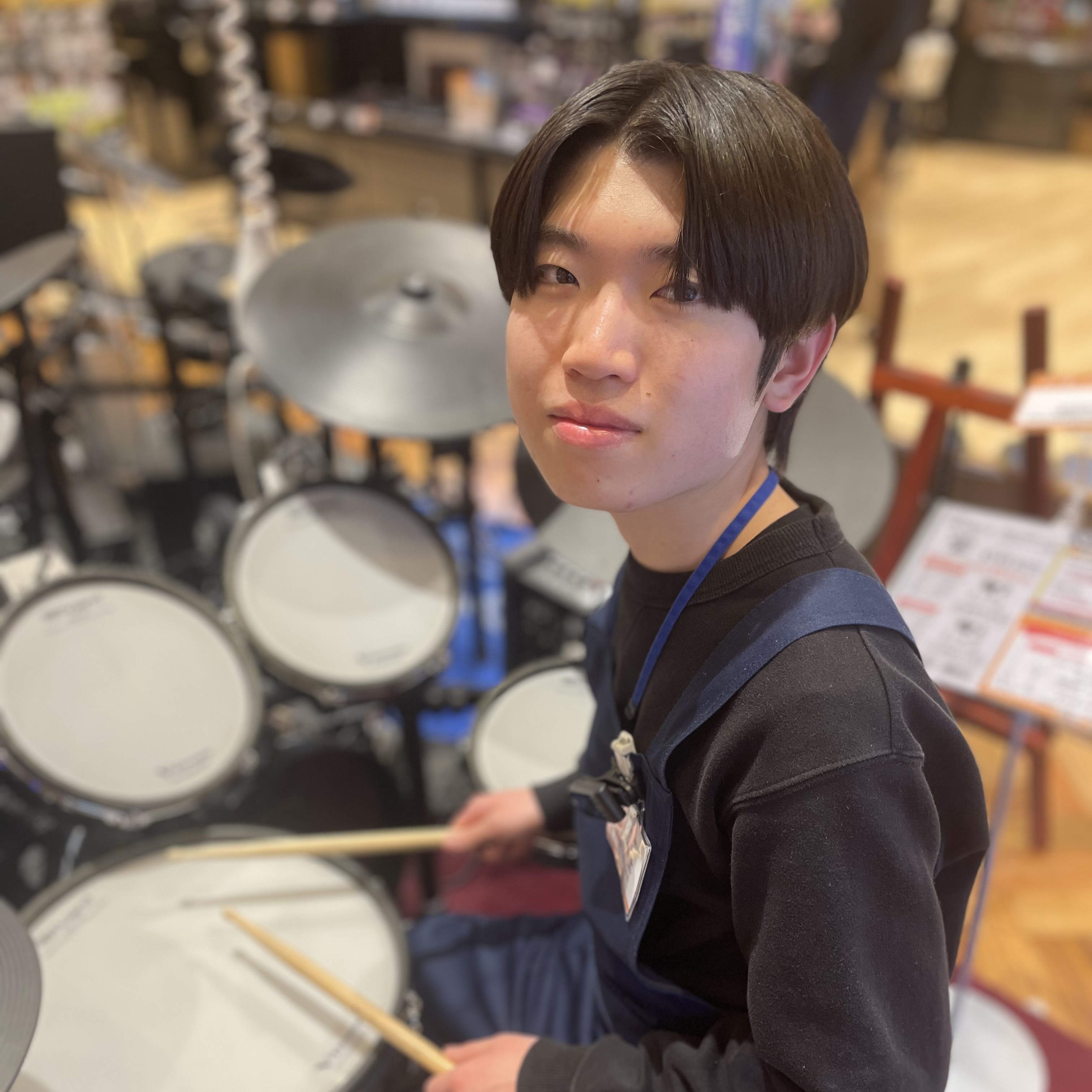 担当　アコースティックギター　ドラム村上