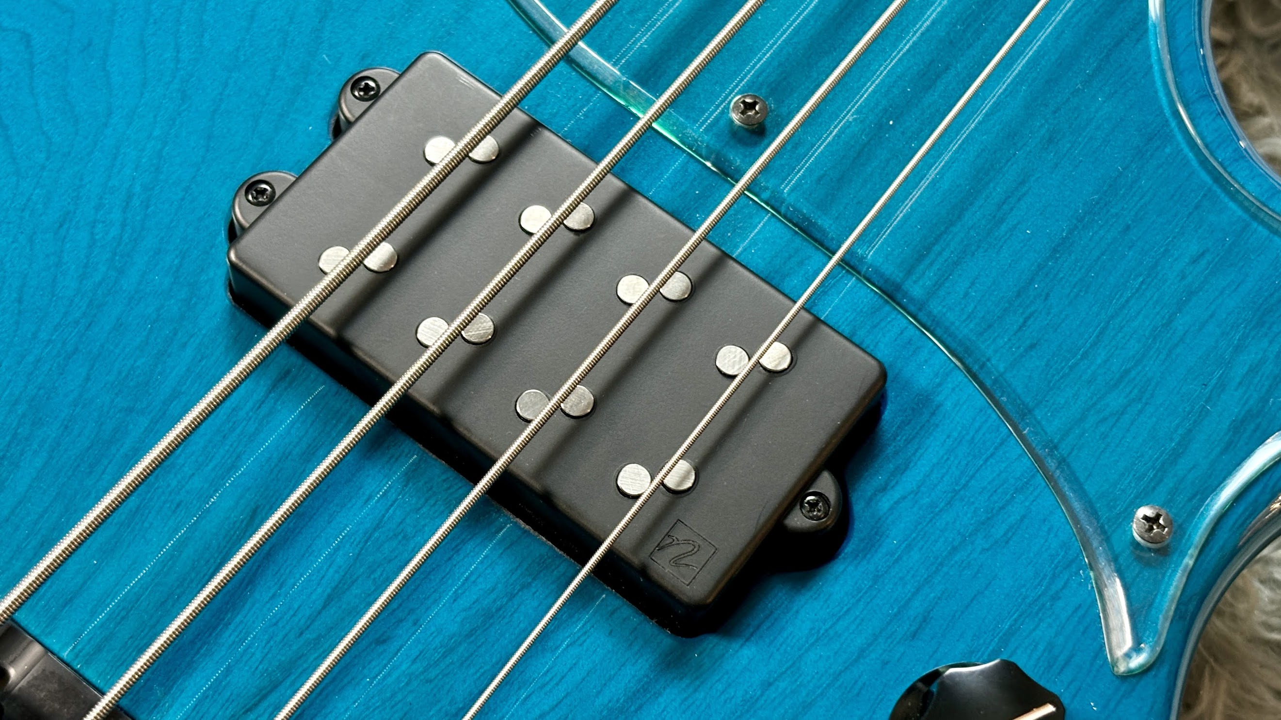saitias guitars “Lorentz” 湘南の風が運ぶ、ショートスケールの常識を