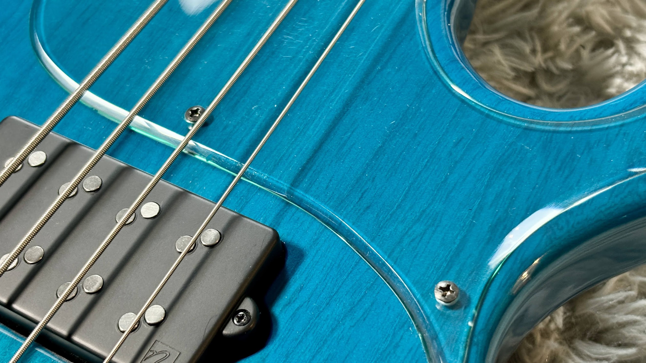 saitias guitars “Lorentz” 湘南の風が運ぶ、ショートスケールの常識を