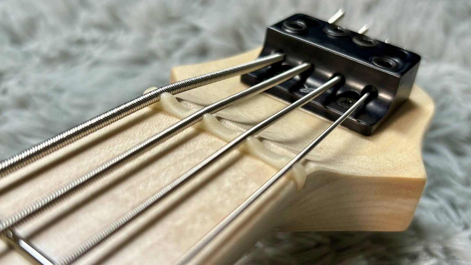 saitias guitars “Lorentz” 湘南の風が運ぶ、ショートスケールの常識を