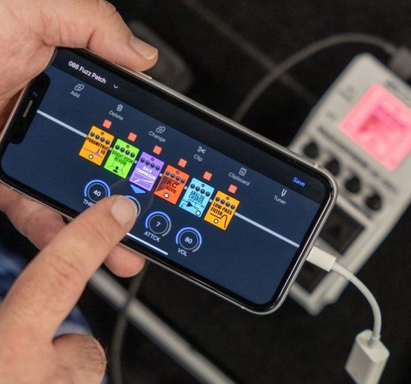 実は公式アプリをUSB接続をすると…スマホで操作可能！※iPhoneのみ対応