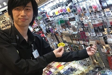 スタッフ写真 ギターアクセサリー 西村泰我