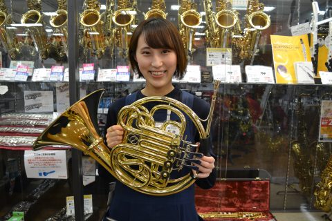 スタッフ写真 防音室、電子ピアノ、ウクレレ 長井 里奈