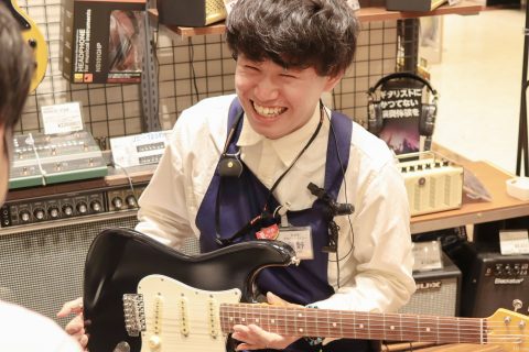 スタッフ写真 ギターアドバイザー 辰野 裕樹
