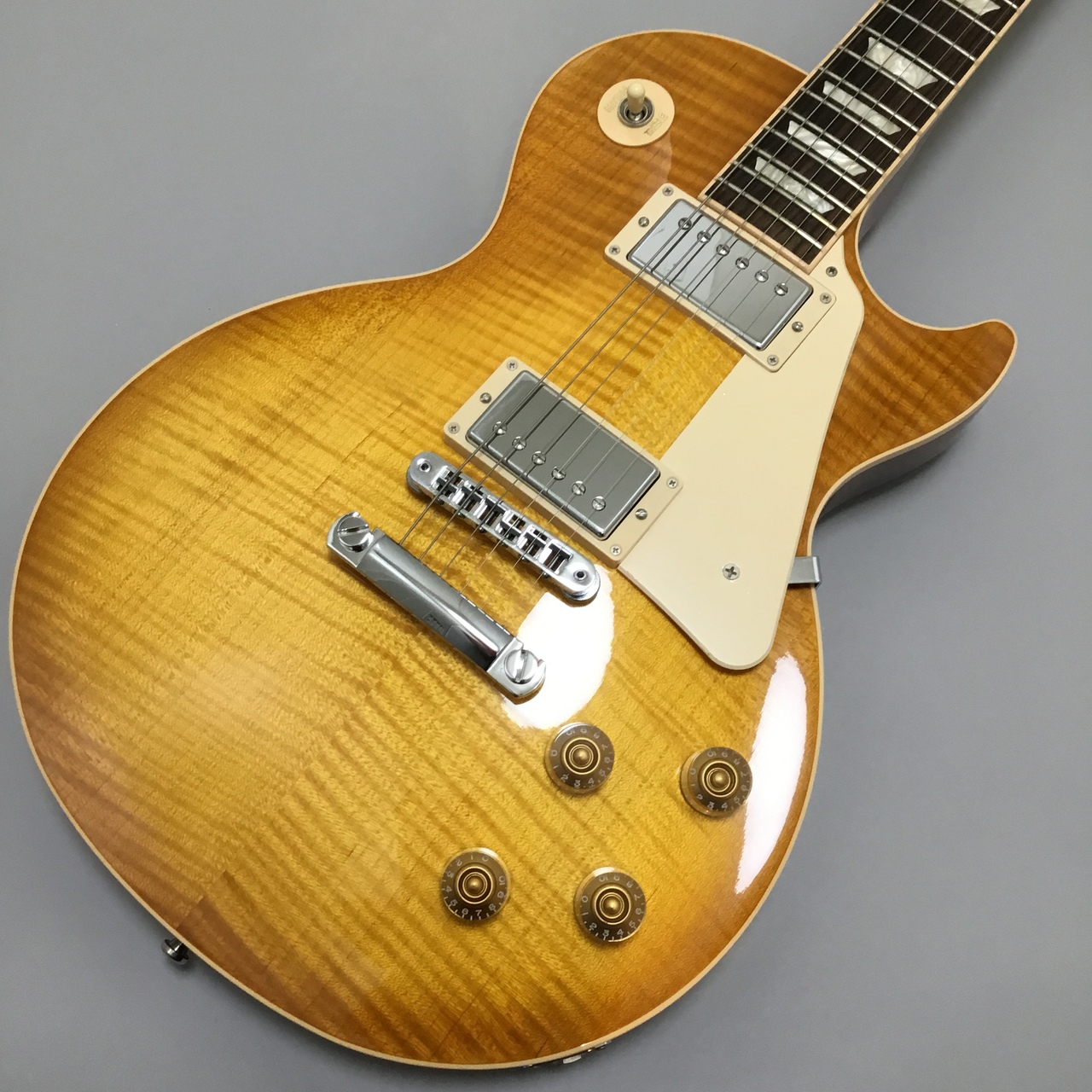 *Gibson Les Paul Traditional Haney Burst,2016年製の中古美品入荷のお知らせです！ **商品説明 2016年製のLes Paul Traditional、Honey Burst Colorです。 伝統的な仕様・材で、杢が美しい個体です。杢はしっかりと虎目が出 […]