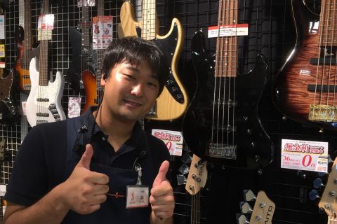 スタッフ写真 エレキベース・ギターアクセサリー 林
