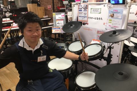 スタッフ写真 管弦楽器・管弦楽器アクセサリー 清水
