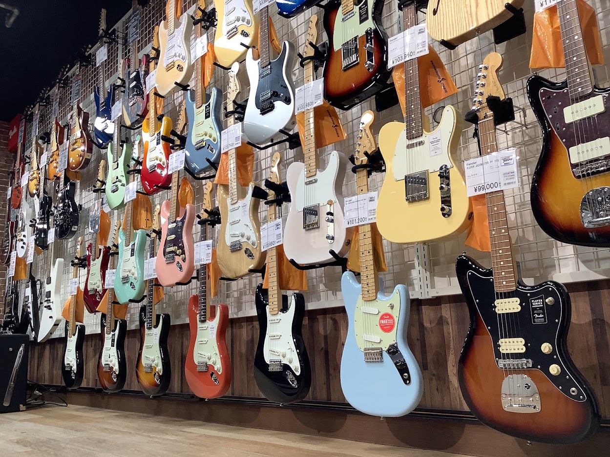 *Fenderエレキギター・ベースを豊富に取り揃えております！ 大宮店ではFender正規ディーラー店として、非常に数多くのFender製品を取り扱っております。 新シリーズPlayer Seriesや日本製FenderのMade in Japan Traditional及びMade in Japa […]