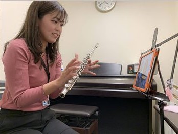 [https://www.shimamura.co.jp/p/lesson/coronavirus.html::title=音楽教室 感染予防対策と皆さまへのお願い] *大人のための予約制オンラインレッスン **今お持ちのスマホやPC、タブレットで]]ご自宅からレッスンを受けられます♪ 島村楽器大宮 […]